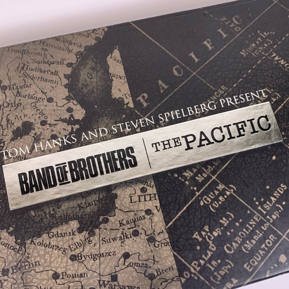 Band of brothers and the pacific blu ray combo pack complete - Picture 2 of 13